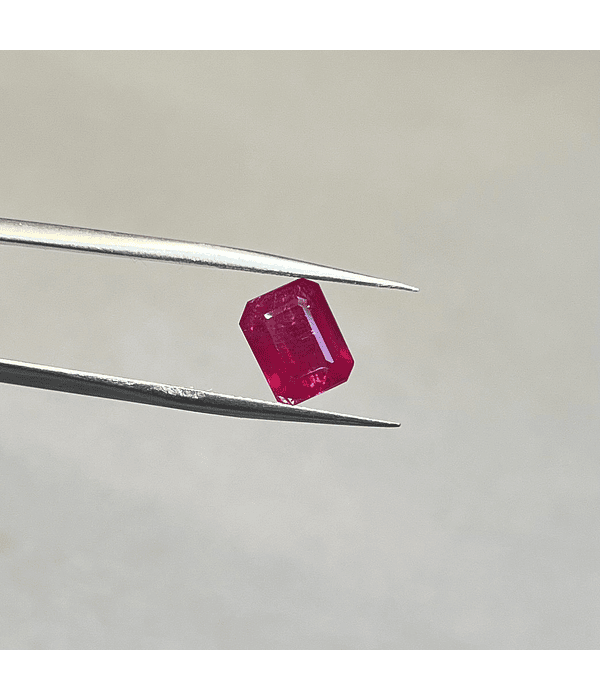 Rubí-3.420ct-8.9x6.9mm