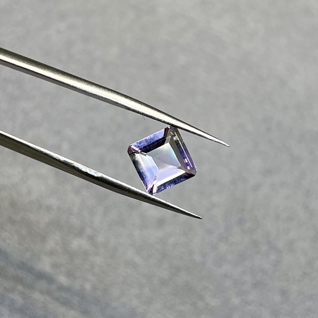 Ametrino-1.765ct-7.7x7.7x4.1mm