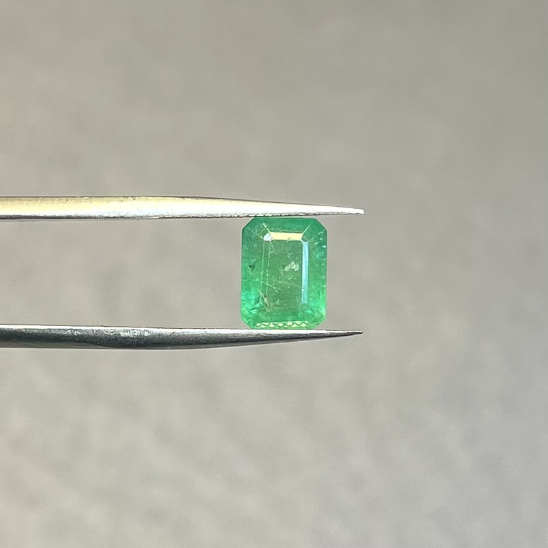 Esmeralda de Zambia-2.385ct-8.5x6.4x4.9mm