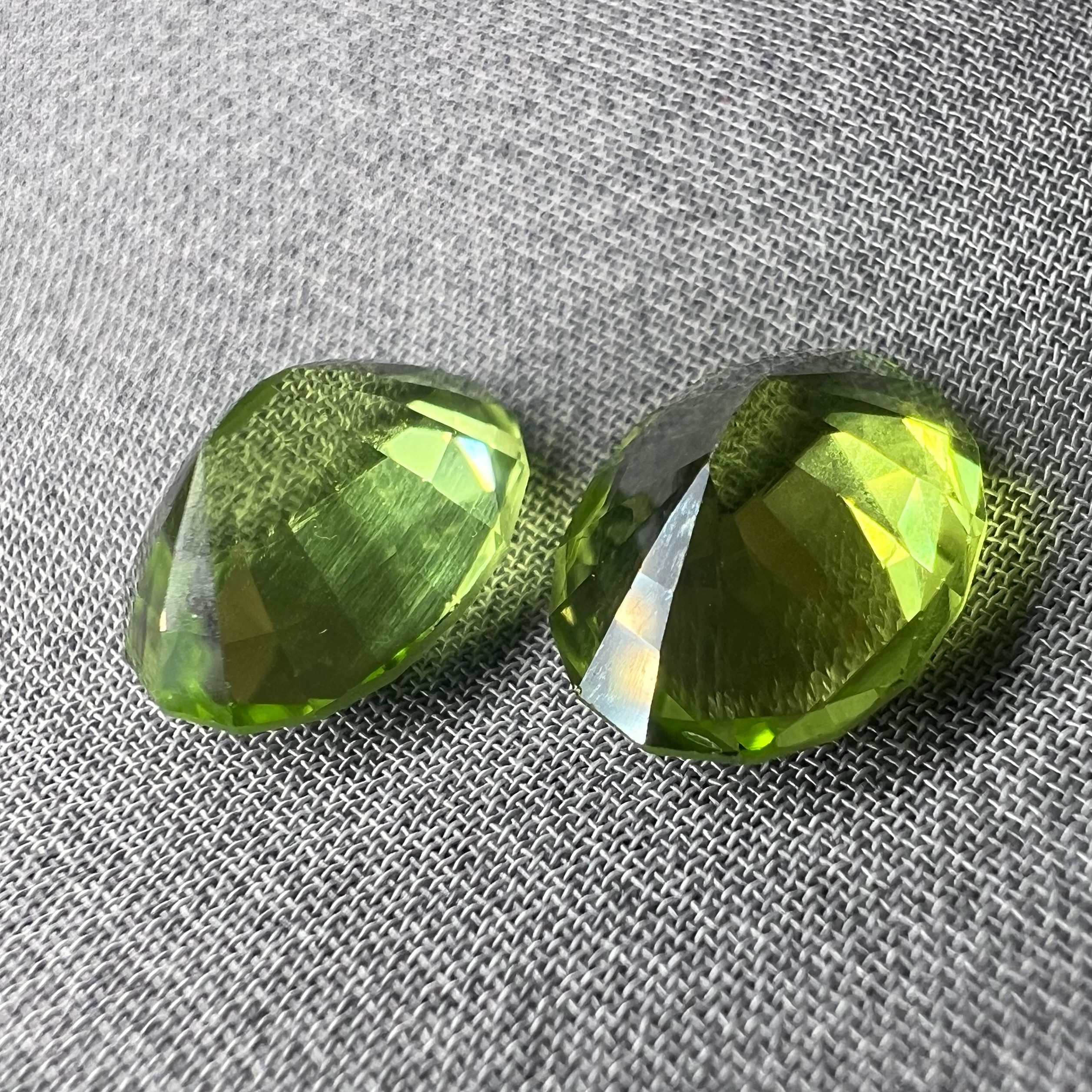 Par de Peridotos pakistaní-5.96ct-10x8x5.3mm