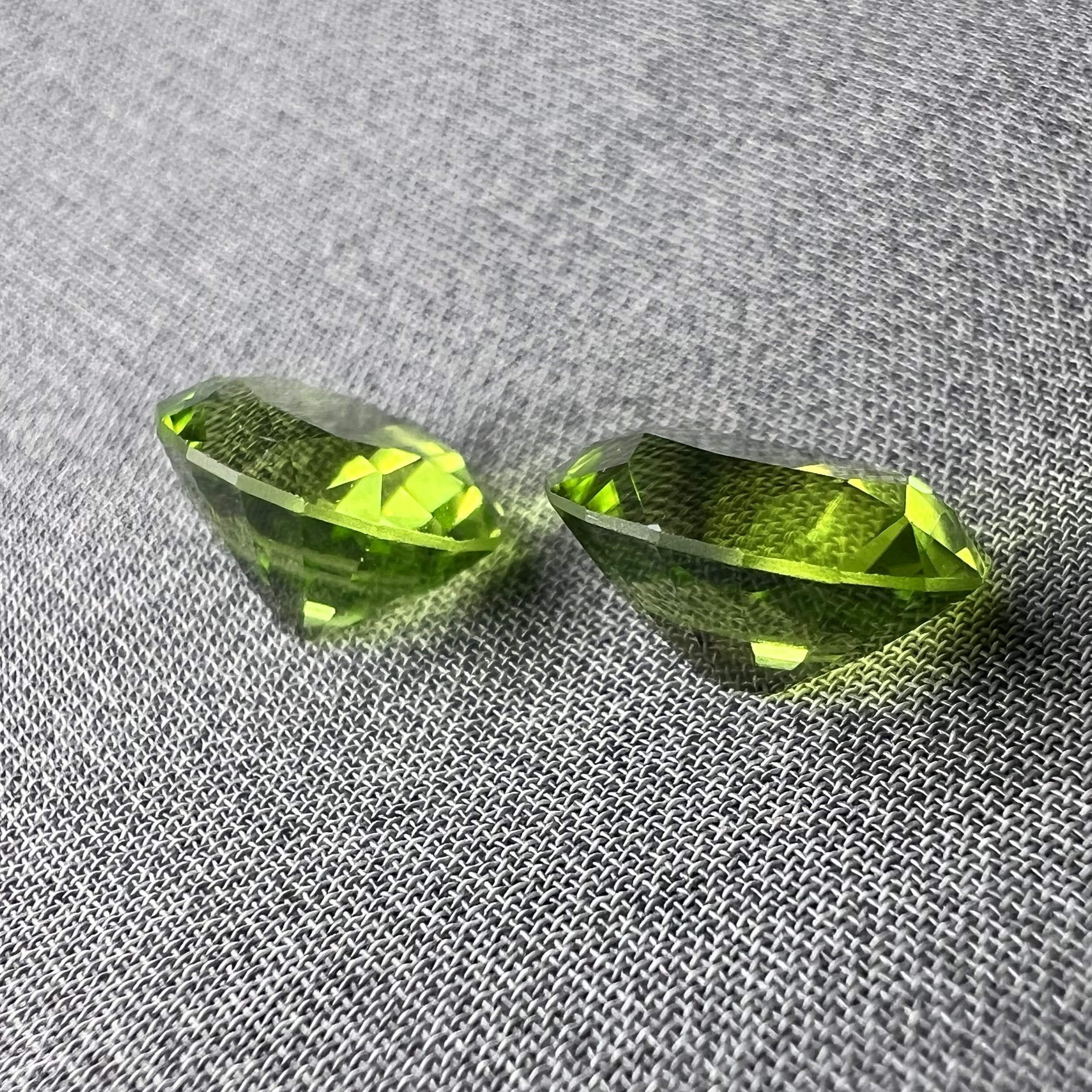 Par de Peridotos pakistaní-5.96ct-10x8x5.3mm