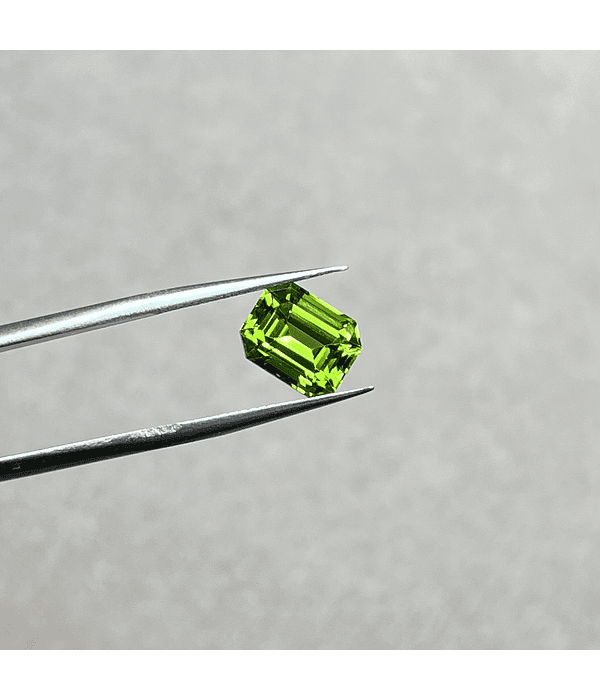 Peridoto pakistaní-3.26ct-9x7x5.8mm