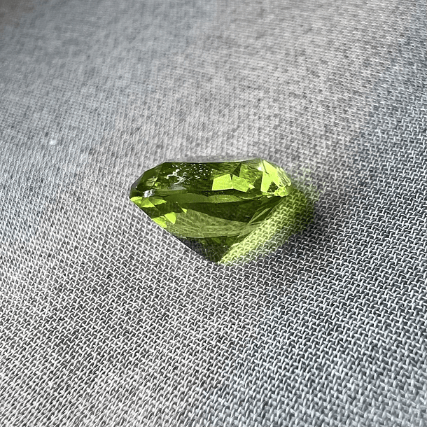 Peridoto pakistaní-2.875ct-8.1x8.1x5.6mm 2