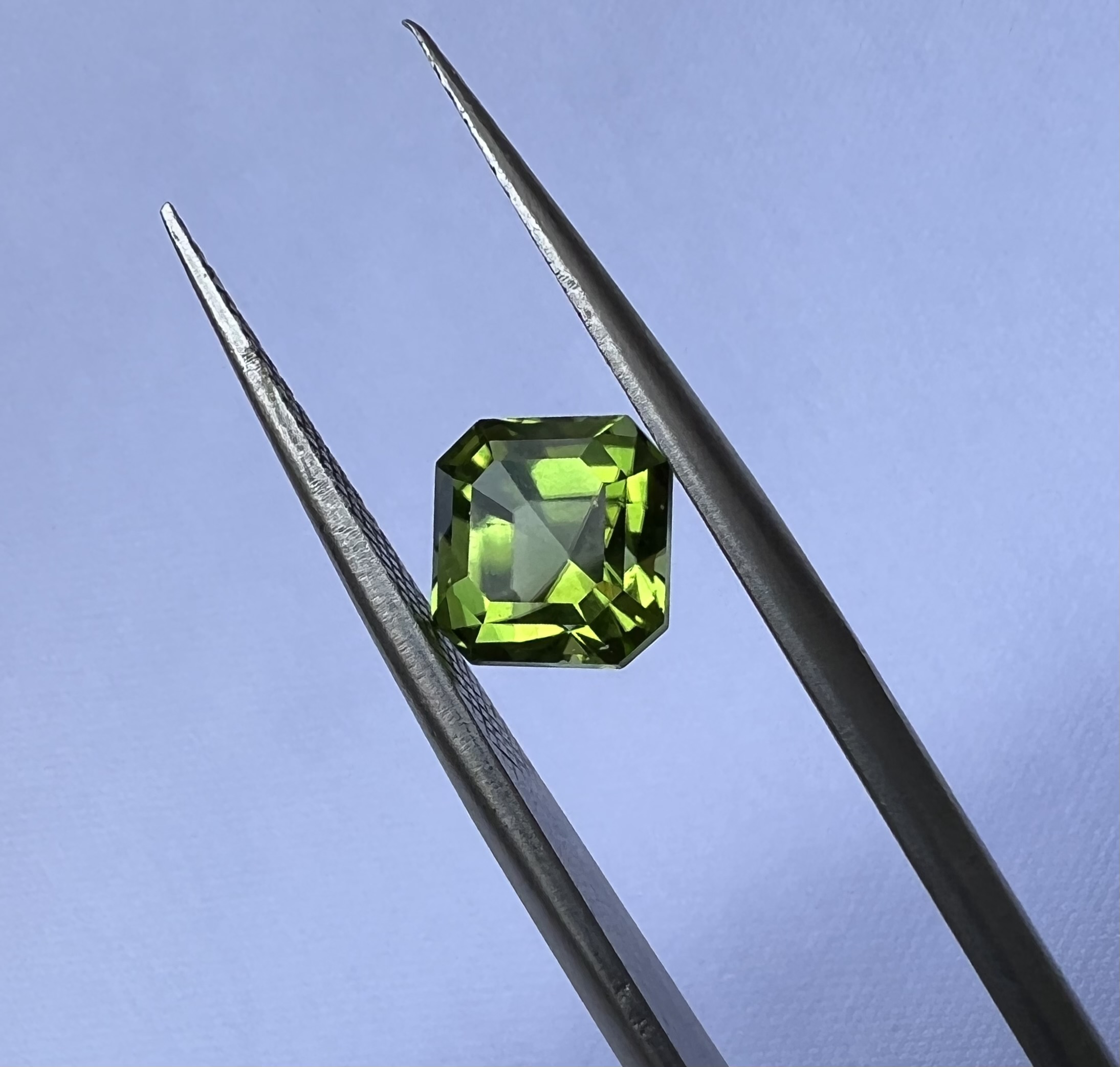 Peridoto pakistaní-2.455ct-7.1x7x5.6mm