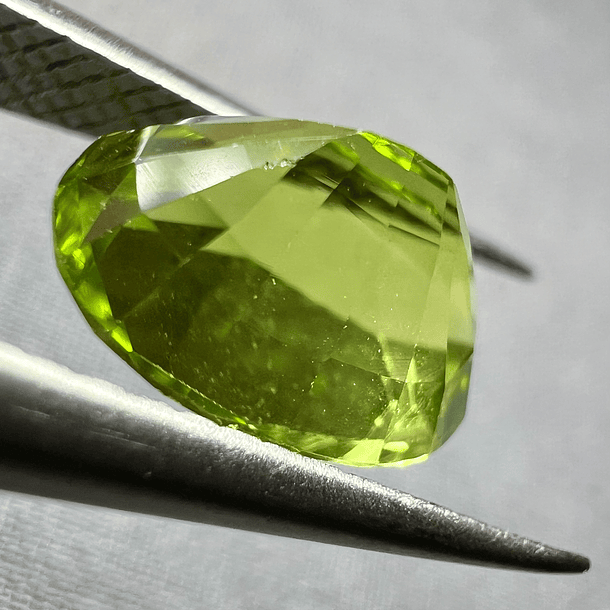 Peridoto pakistaní-1.705ct-8x6x5mm 3