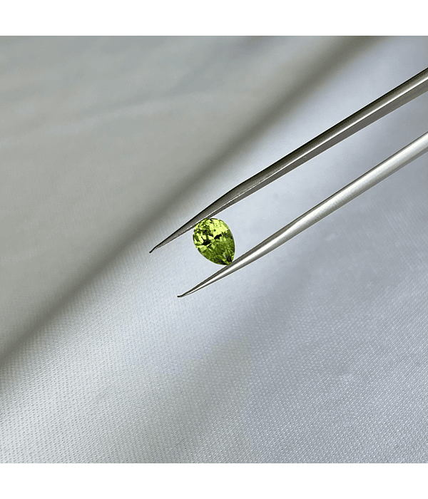 Peridoto pakistaní-2.135ct-8.7x6.9x5.1mm