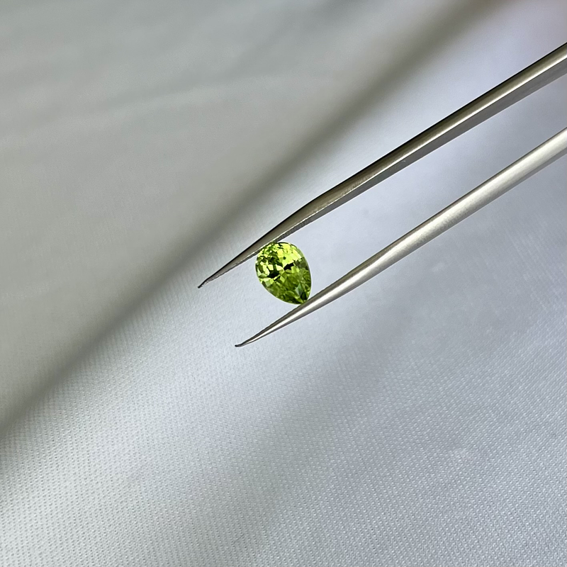 Peridoto pakistaní-2.135ct-8.7x6.9x5.1mm