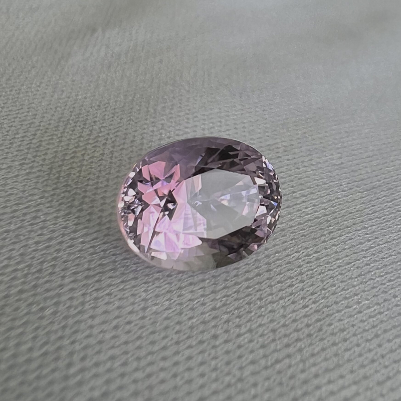 Kunzita-1.73ct-7.7x5.9x4.9mm