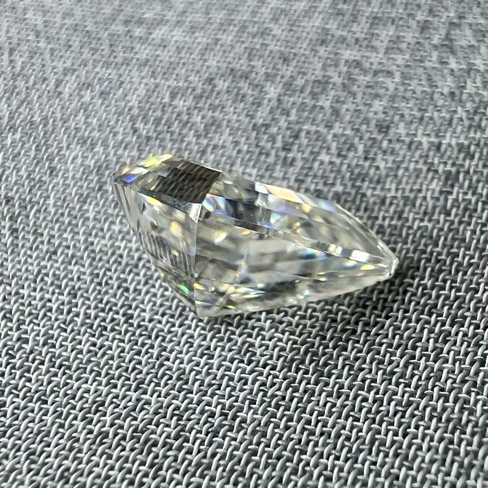 Moissanita blanca-1.50ct-8x6mm