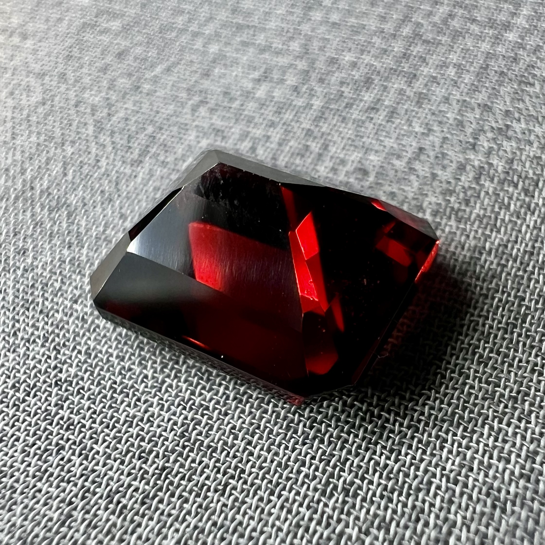 Granate rojo-4.67ct-10x7.8x5.2mm