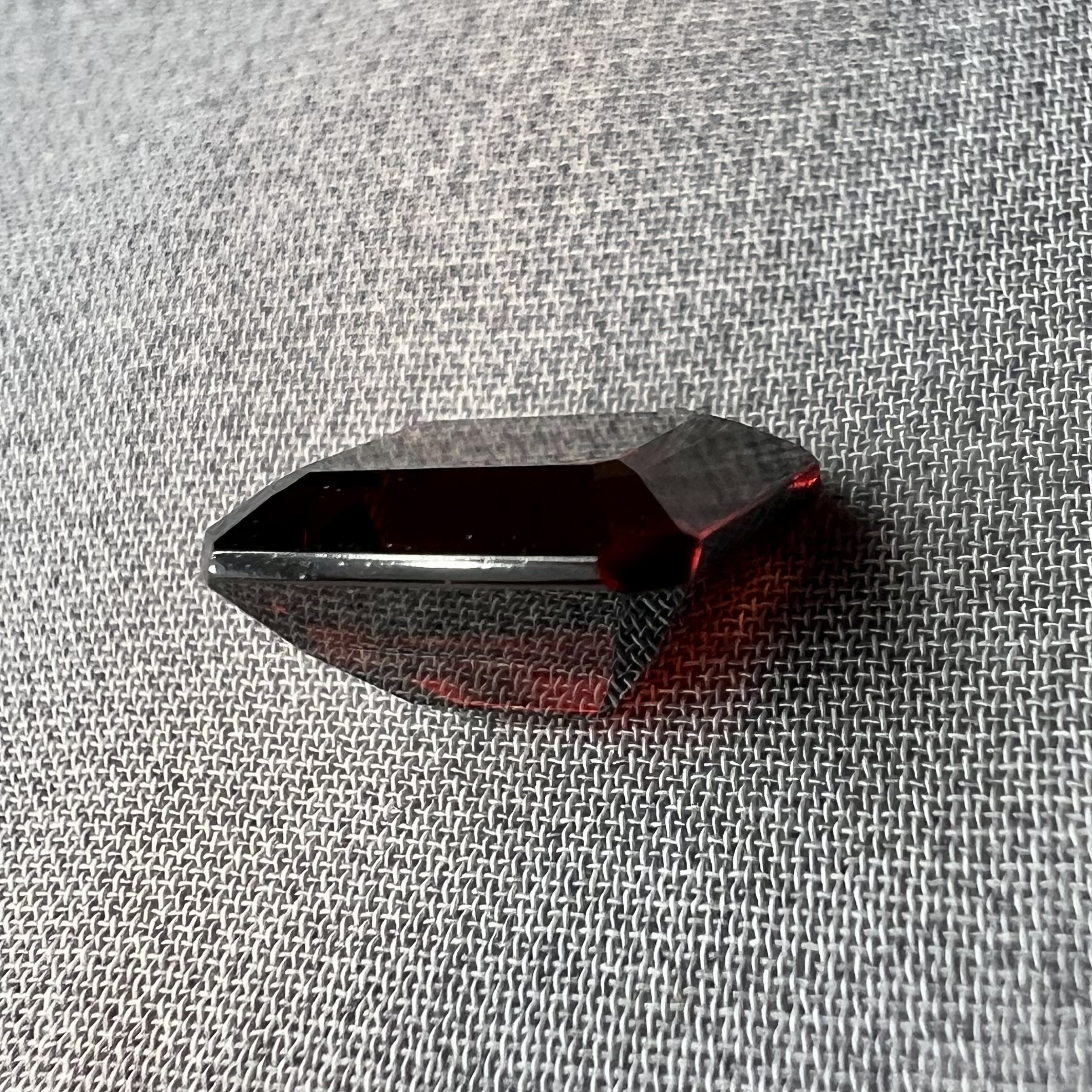 Granate rojo-2.920ct-9x6.8x4.3mm