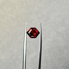 Granate rojo-1.735ct-8.7x7x3.8mm