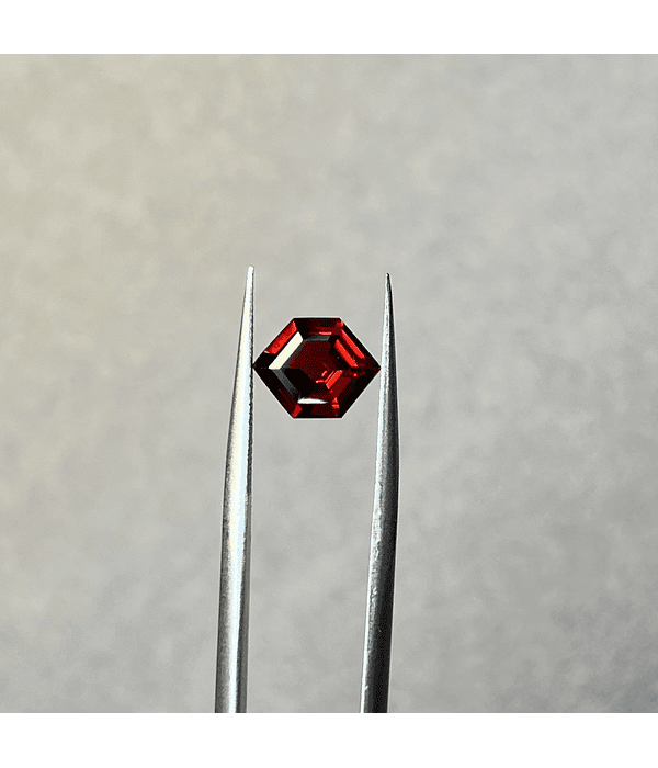 Granate rojo-1.735ct-8.7x7x3.8mm