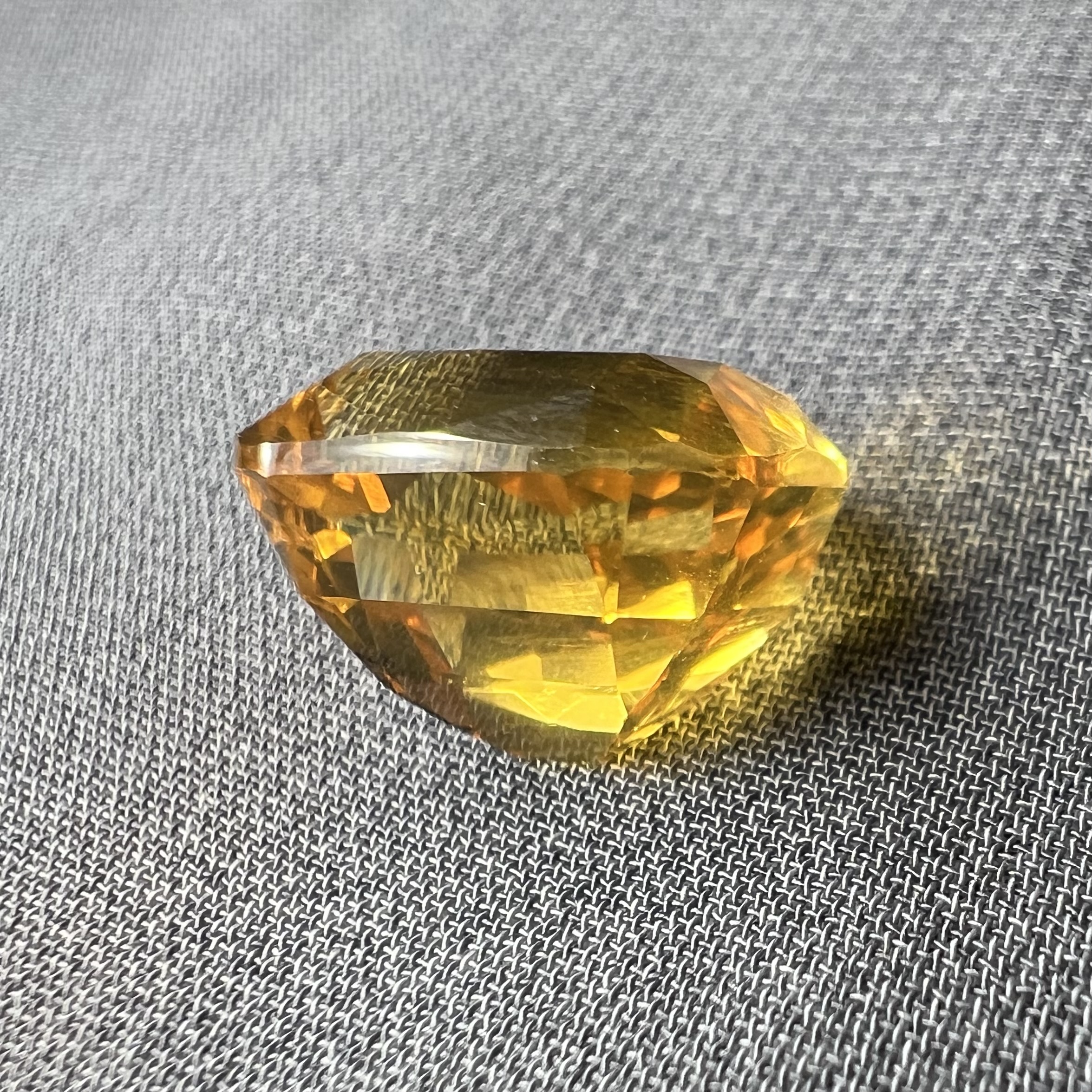 Citrino amarillo-5.55ct-11x9x8mm