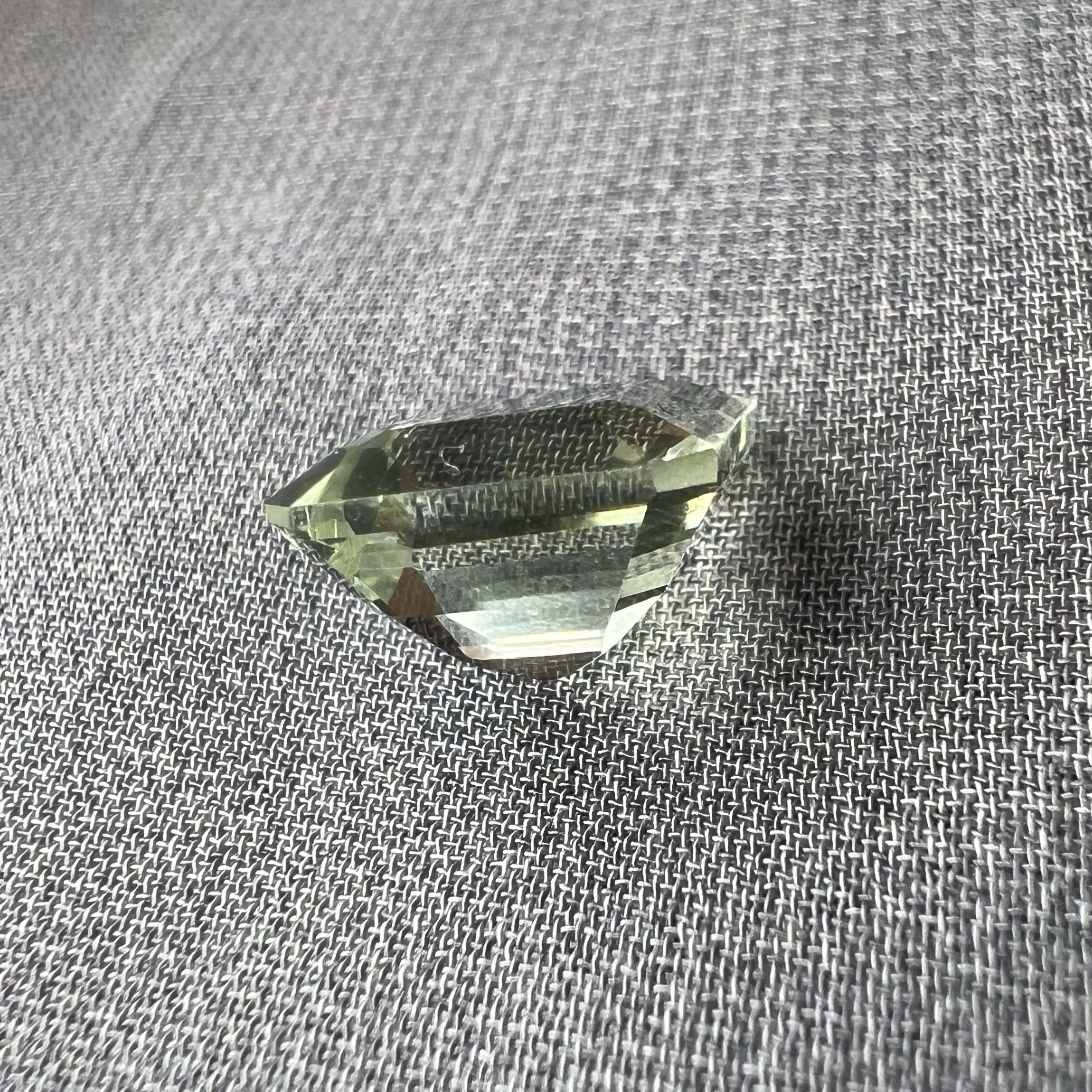 Amatista verde-3.33ct-8.9x8.8x6.1mm