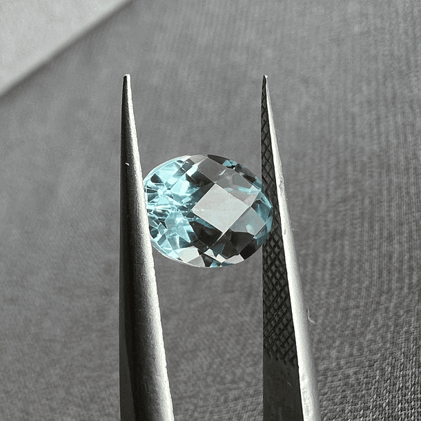 Topacio suizo-1.90ct-8x6x5.1mm 1