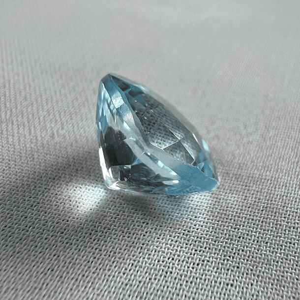 Topacio azul-4.05ct-8.8x8.7x6mm 3