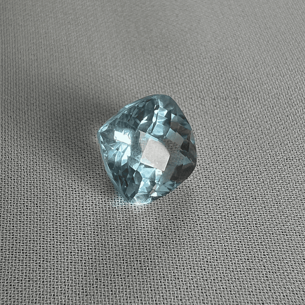 Topacio azul-3.95ct-8.6x8.6x6mm 1