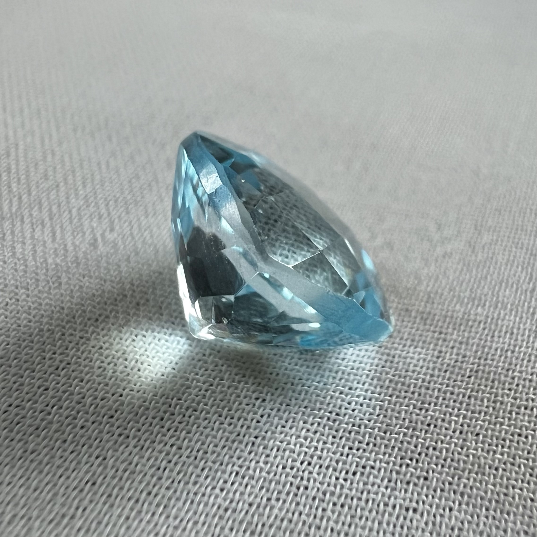 Topacio azul-3.95ct-8.6x8.6x6mm