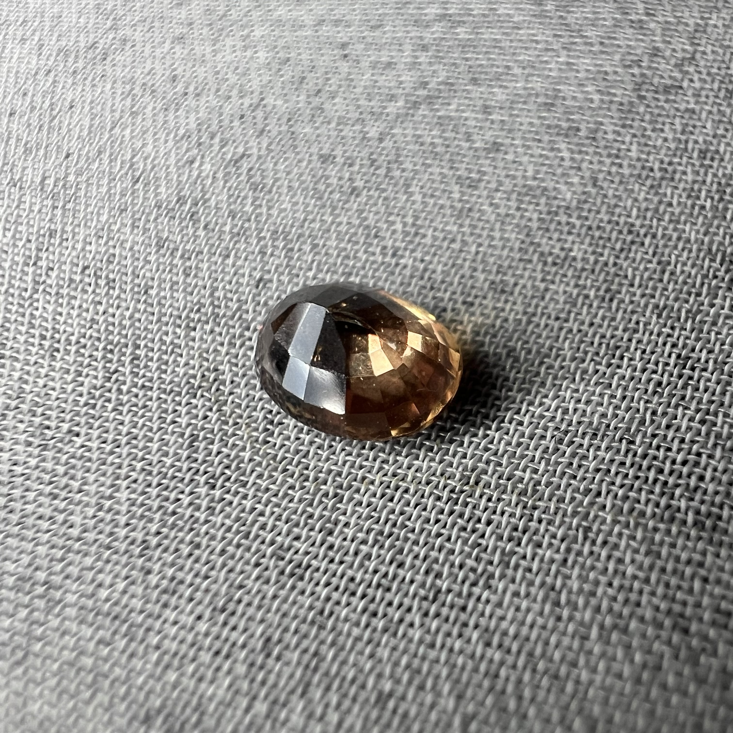 Zafiro de Sri Lanka-0.615ct-5.6x4mm