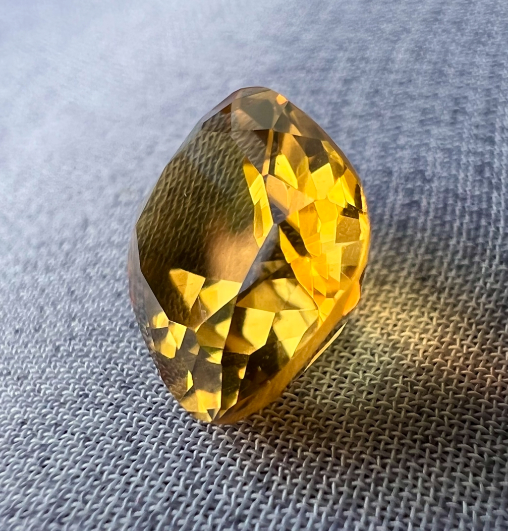 Citrino amarillo-1.300ct-8x6mm