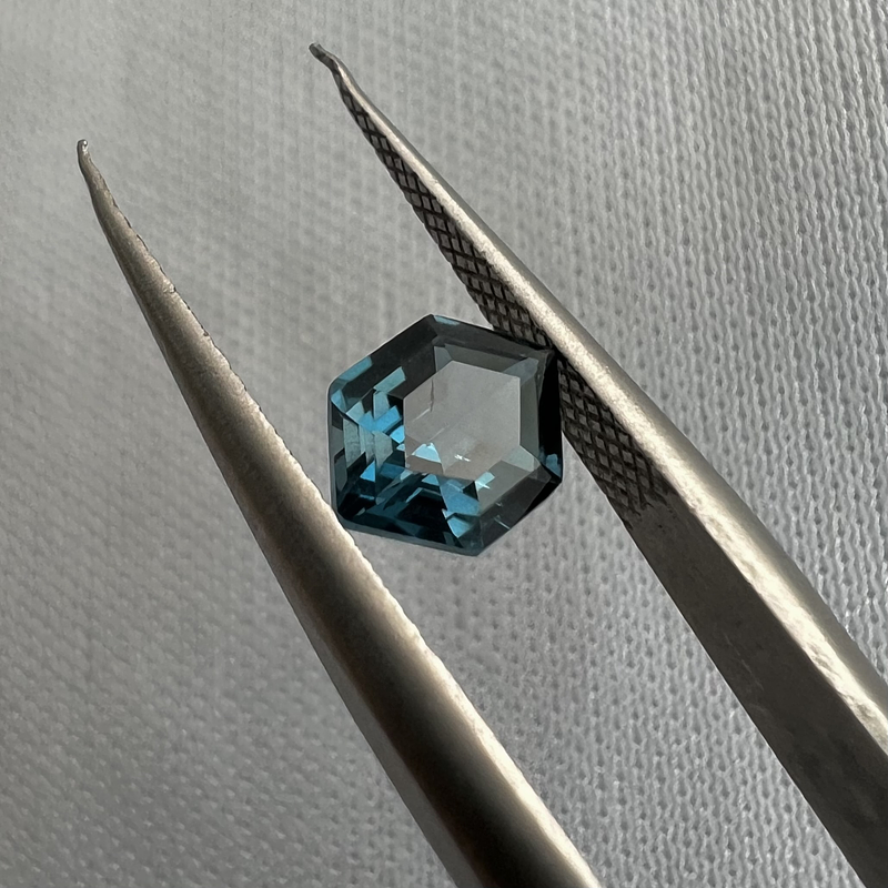 Topacio london blue-0.505ct-5.6x3.8x2.8mm