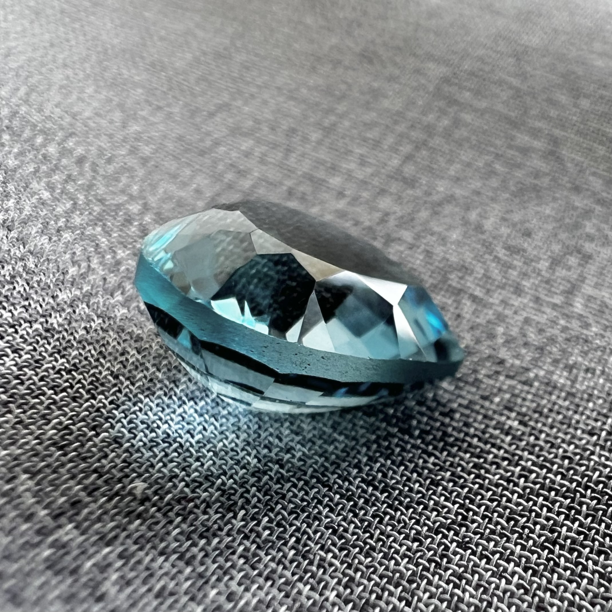 Topacio london blue-1.90ct-7x7x5.1mm