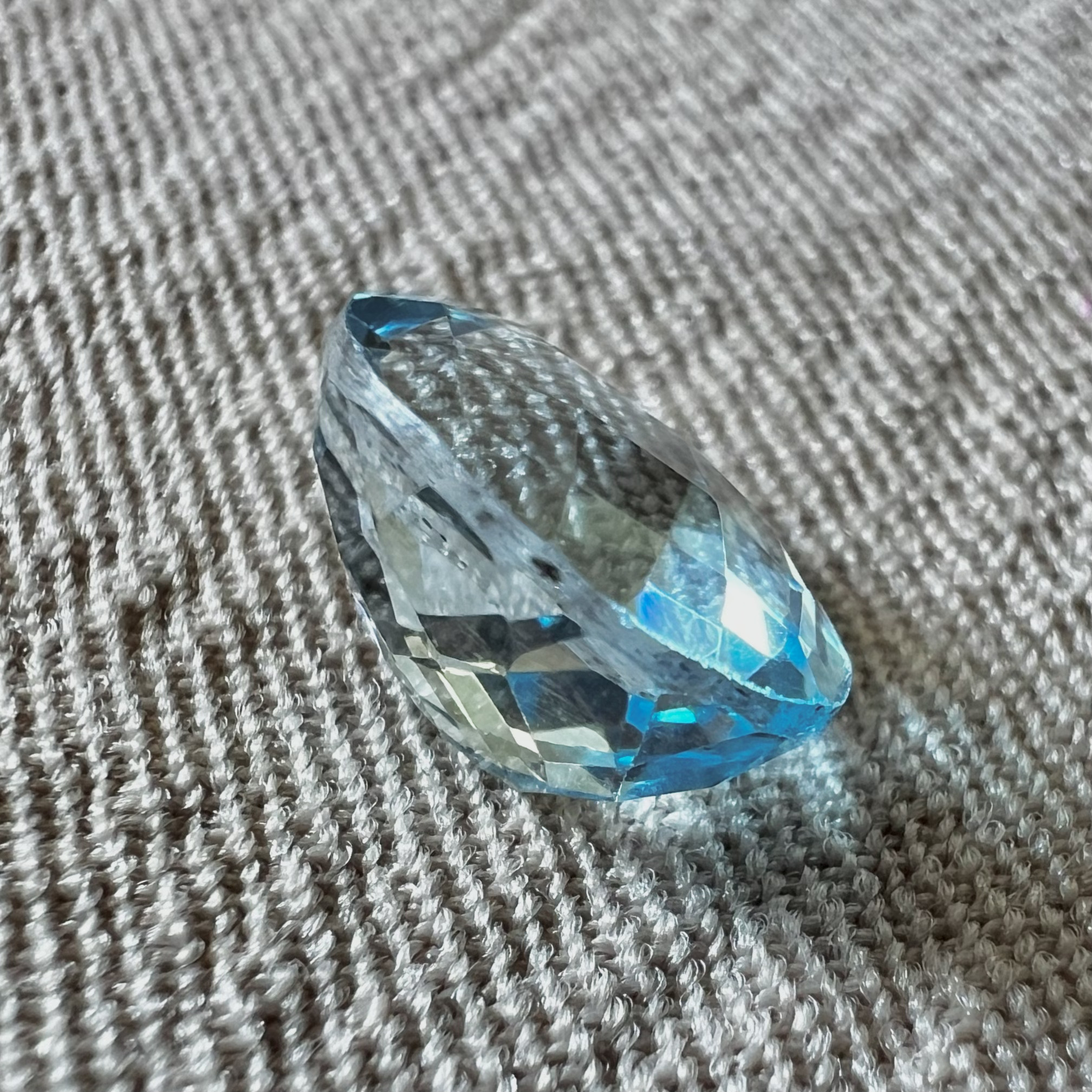 Topacio azul-3.370ct-9.7x7.6x5.3mm