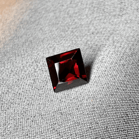 Granate rojo-1.86ct-7x7x3.3mm