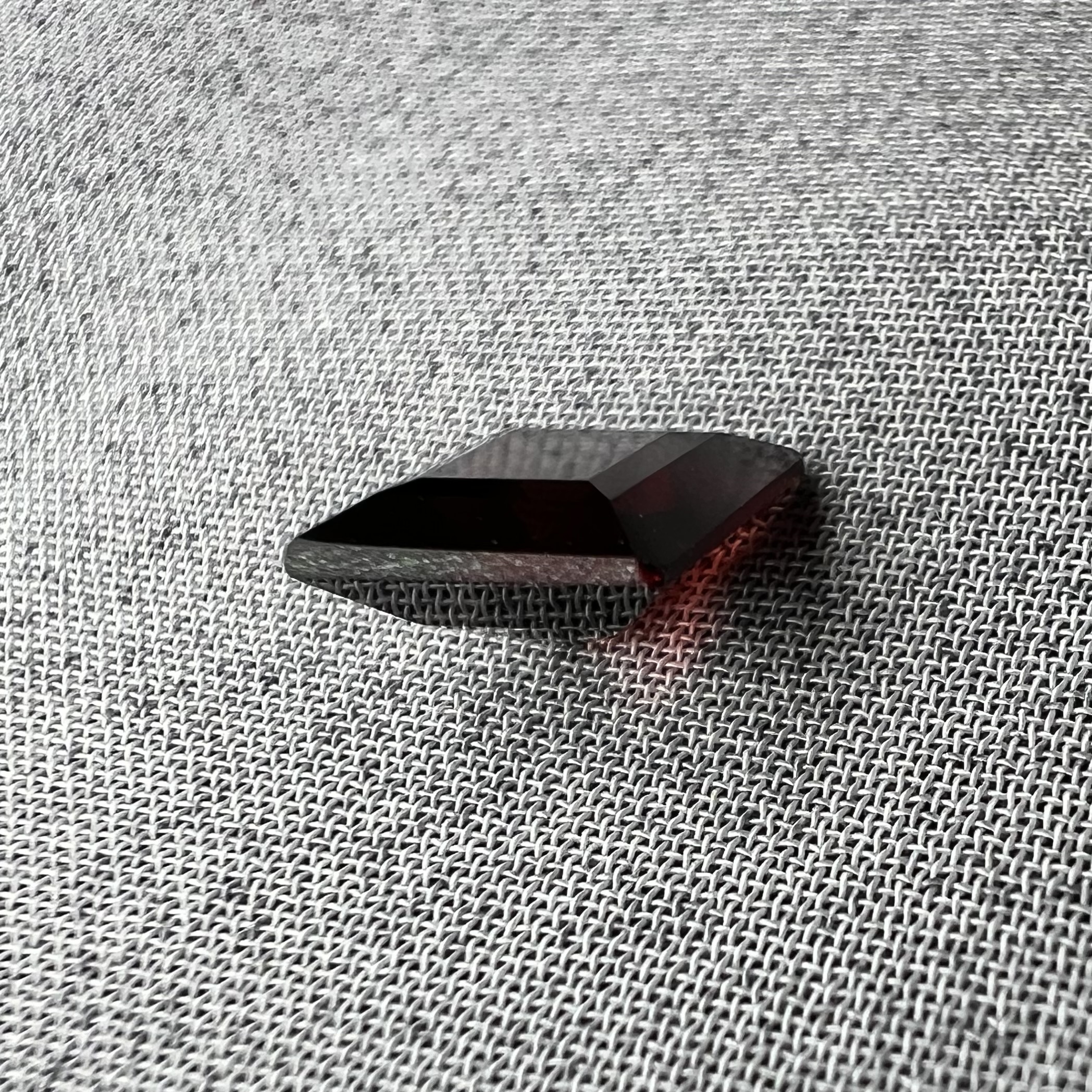 Granate rojo-1.62ct-6.7x6.7x3.1mm