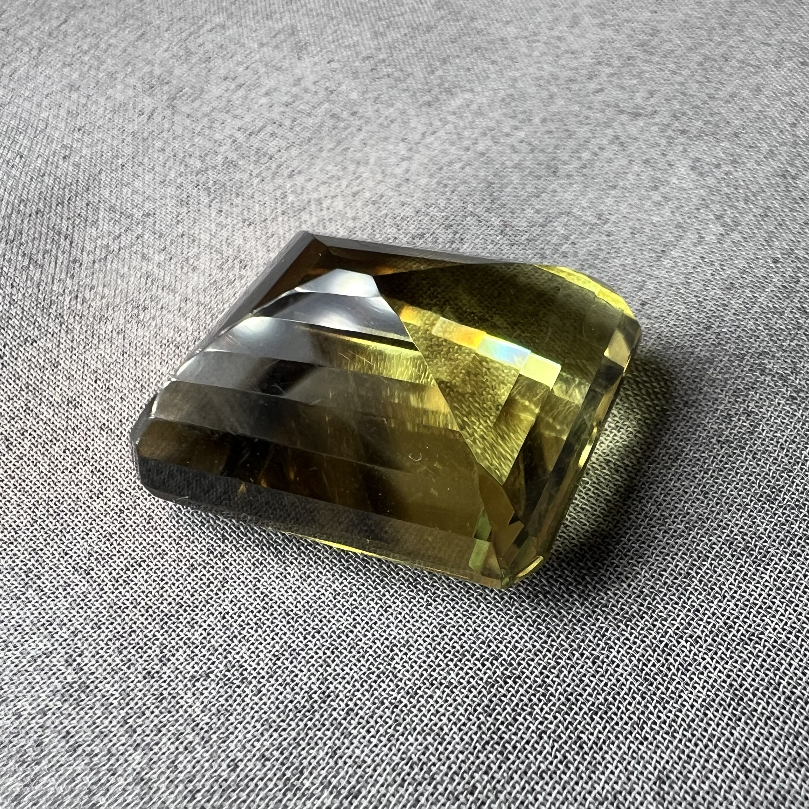 Cuarzo bicolor-23.245ct-18.8x15.4x9.6mm