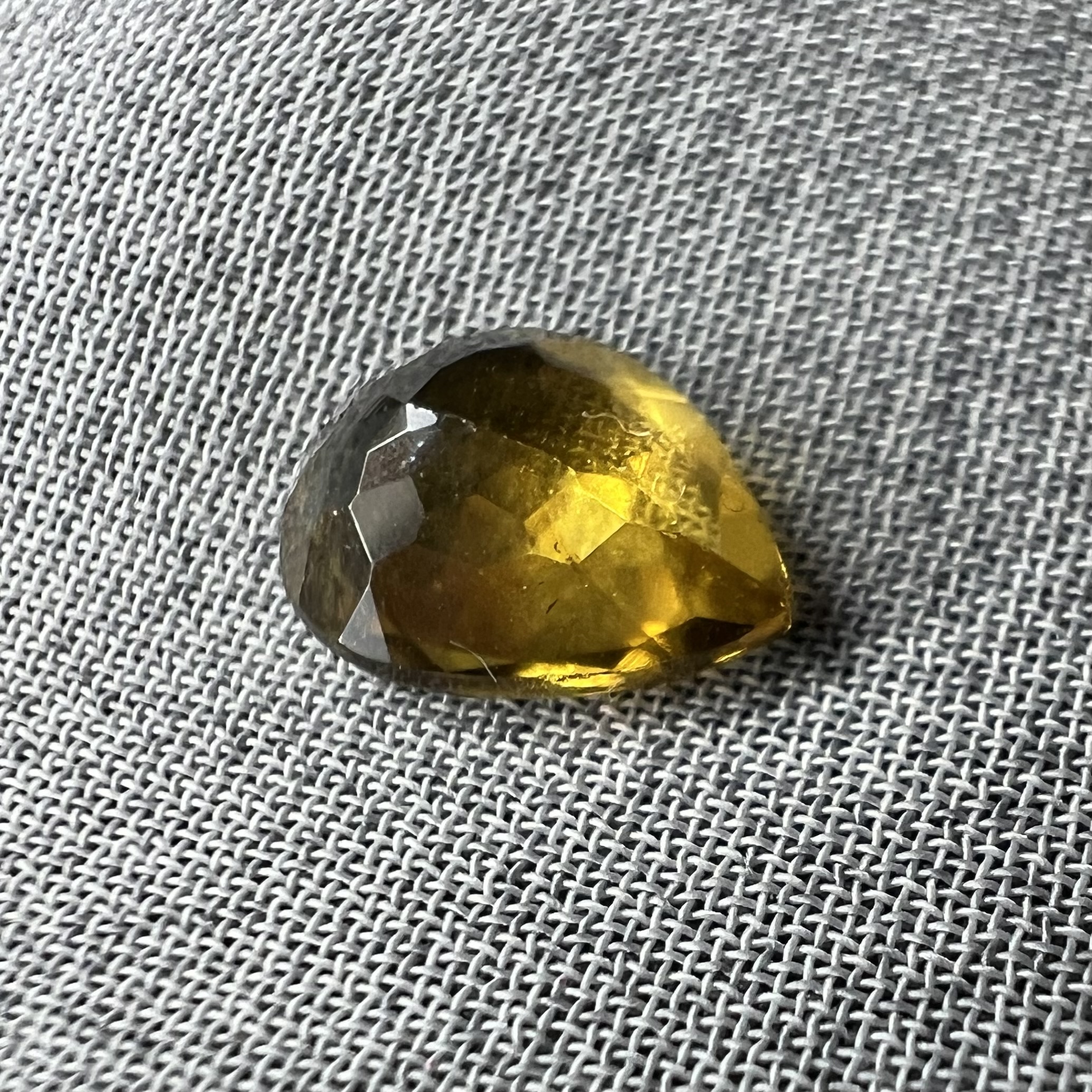 Turmalina-0.925ct-7.8x6x2.9mm