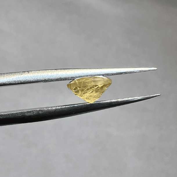 Cuarzo rutilado-0.715ct-5.8x3.4mm 3