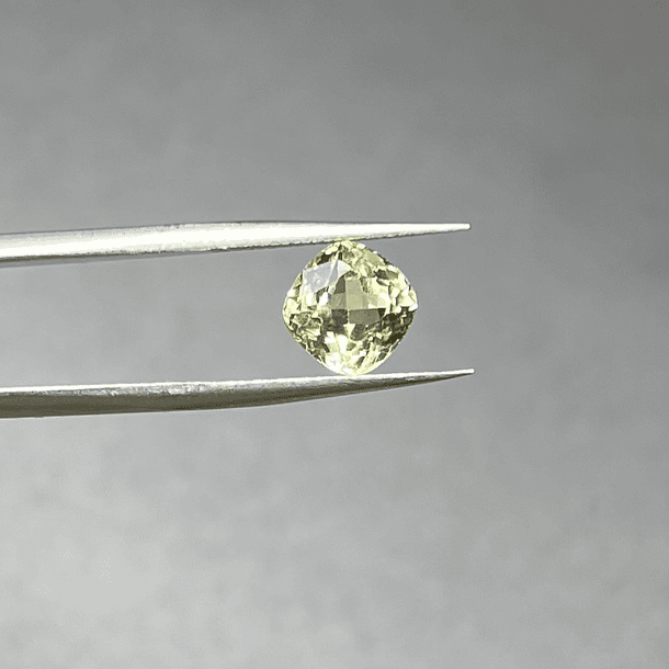 Escapolita-1.48ct-6.4x5.9x4.8mm 1
