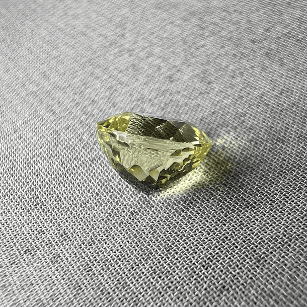 Escapolita-1.48ct-6.4x5.9x4.8mm 2