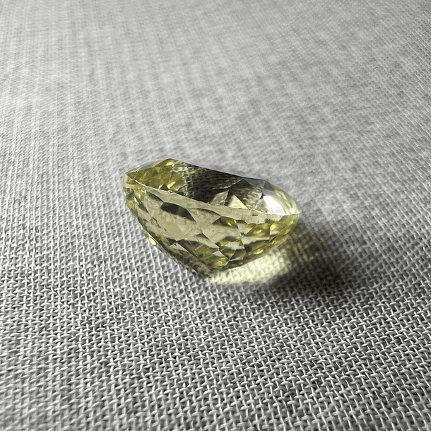 Escapolita-1.805ct-6.6x6.1x5.2mm 2