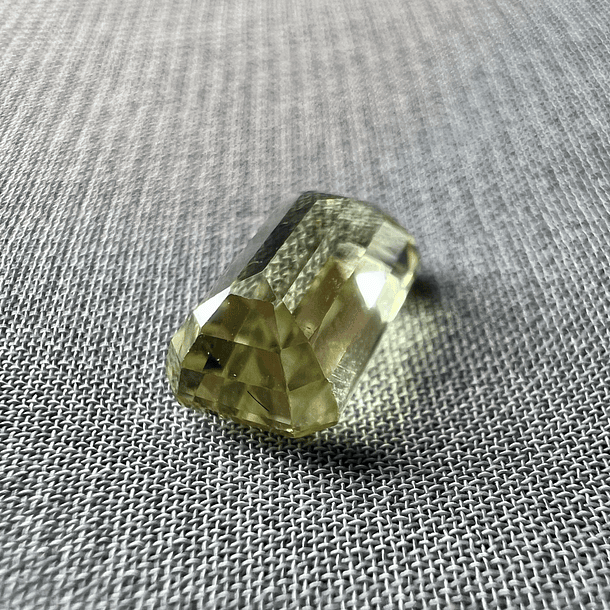 Escapolita-2.79ct-9.8x5.8x4.4mm 2