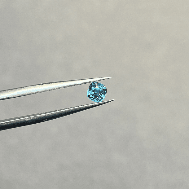 Circón natural azul-0.60ct-4x4mm 1