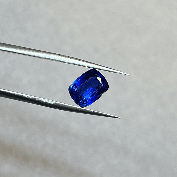 Cianita azul-2.745ct-9.1x6.9x4.6mm 1