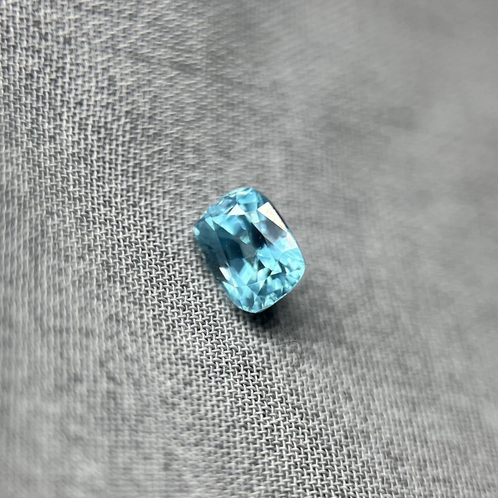 LOT De 63.5 Carats De Zircons Naturels Bleus - Taille Poire - 66 Pièces