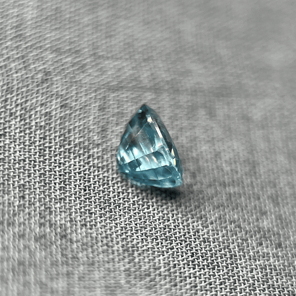 Circón natural azul-0.75ct-4.9x3.7mm 2