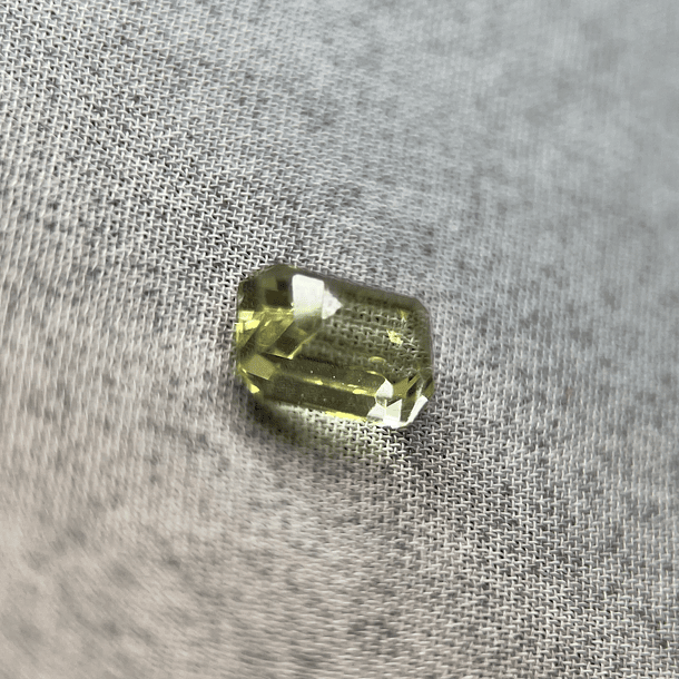 Escapolita-1.405ct-8.2x4.2x3.2mm 2