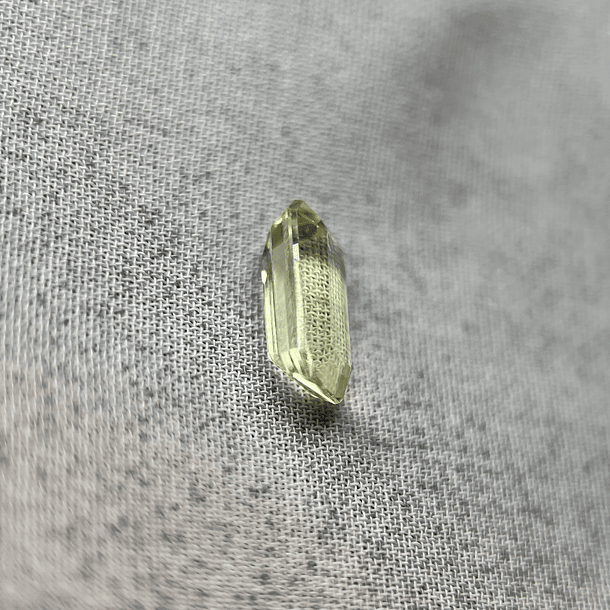 Escapolita-1.295ct-7.4x4.5x3.5mm 3