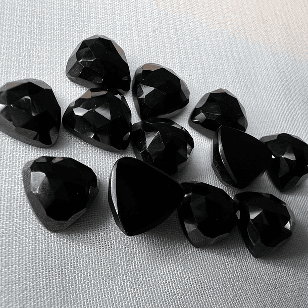 Espinela negra-2.05ct-7.2x7.2mm