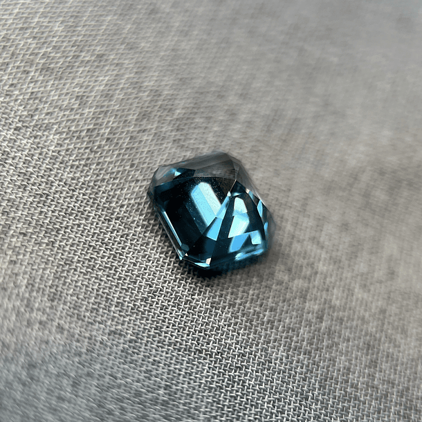 Circón azul natural GIA-2.26ct-6.72x6.48x5.56mm 2