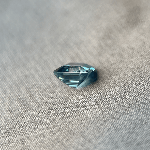 Circón azul natural GIA-2.26ct-6.72x6.48x5.56mm 3