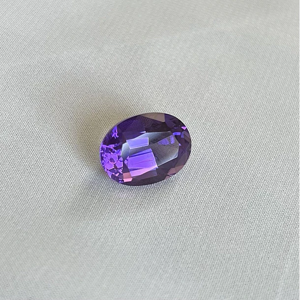 Amatista GIA-4.67ct-12.84x9.00x7.06mm 1