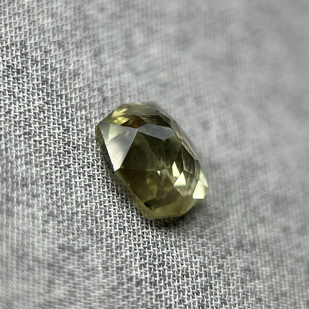 Zultanita certificada-1.20ct-7.10x5.96x3.81mm 3