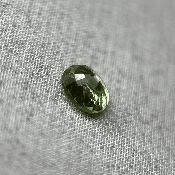 Tsavorita-0.735ct-5.7x5x3mm 2