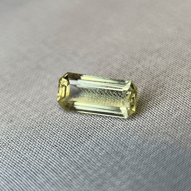 Escapolita-1.950ct-10.2x4.8x3.9mm 1